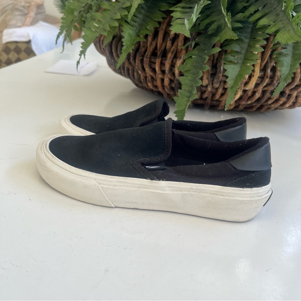 STRAYE Skate shoes Black Men’s size 5 Wmn size 6.5 Canvas EUC